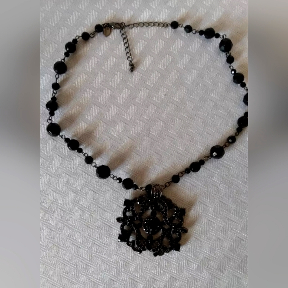 Lia Sophia Black Glass Beaded Pendant Choker Statement Necklace   15" + 2 1/4 Ex